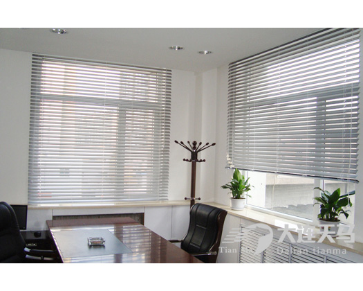 大连阳光房遮阳帘哪种材质更耐用又美观